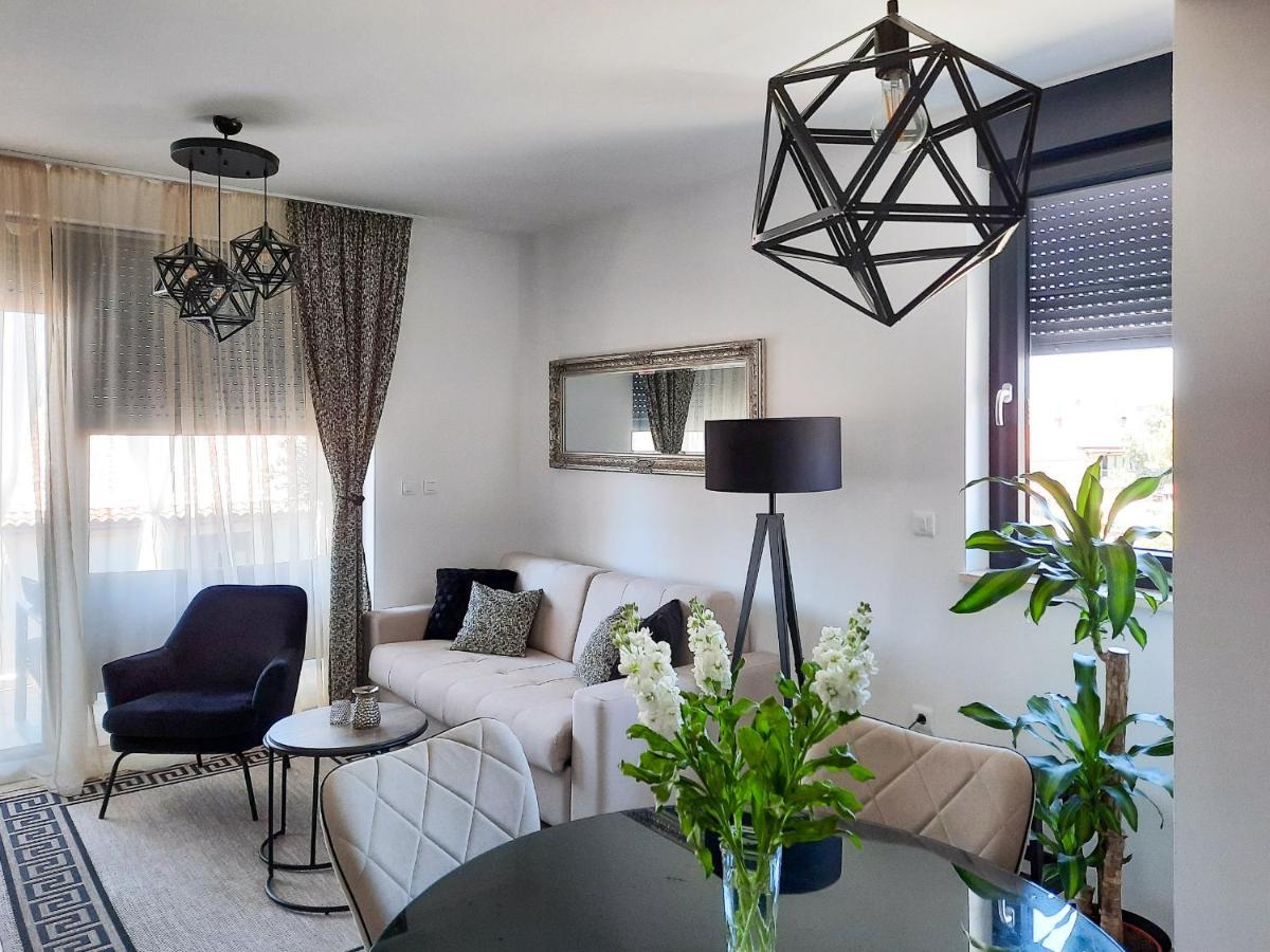 Enjoy Pula - New Apt With Terrace And Free Parking Garage Eksteriør billede